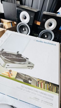 Audio Technica AT-LP60 Vinyl With speakers