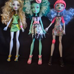 3 Monster High Dolls.