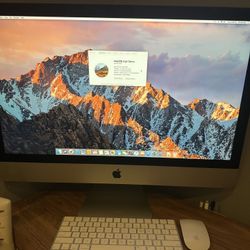 Late 2013 iMac with wireless keyboard and mouse