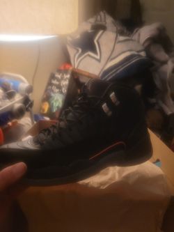 Jordan 12s black size 10
