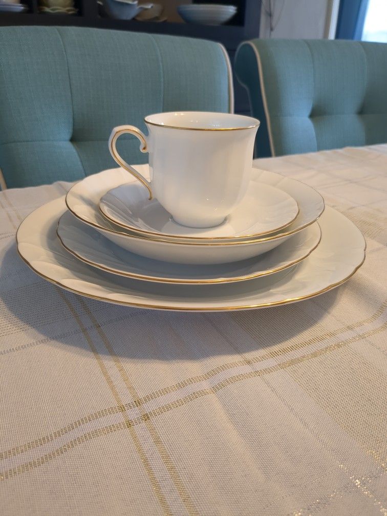 Mikasa Wedding Band Gold Fine China And Extras