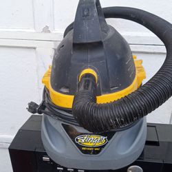 Stinger.2.5 Gallon Wet/Dry Vacuum WORKS PERFECT 