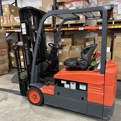 Toyota 3-Wheel Electric Forklift – Great Condition
