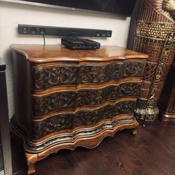 Dresser 