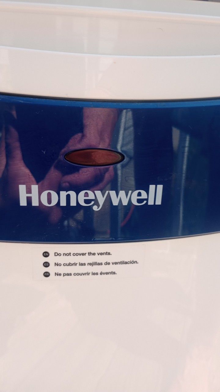 Portable Honeywell Air Conditioner And Humidifier 3 In One cleans And Humiditys Air as Well As Cools