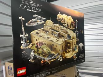 LEGO Star Wars Mos Eisley Cantina Master Builder Series Set 75290