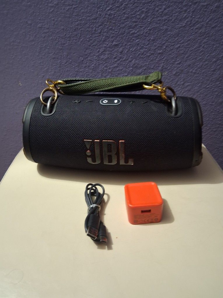JBL XTREME 3, PORTABLE BLUETOOTH WATERPROOF SPEAKER, WITH CHARGER AND CHARGING CABLE.