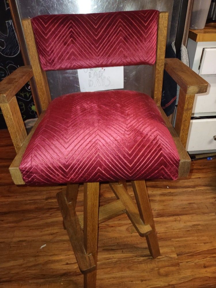 Wooden Swivel Bar Stool In Great Condition