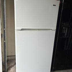KENMORE 33 INCHES  TOP FREEZER REFRIGERATOR WORKING GREAT