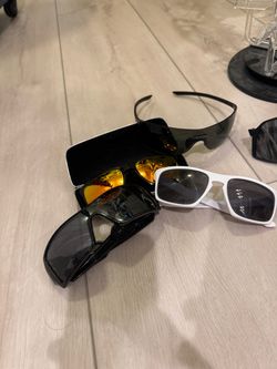 Sunglasses lot and stand