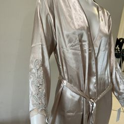 Flora Nikrooz Robe/size L/XL Brand New 