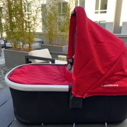 Uppababy bassinet in pristine condition