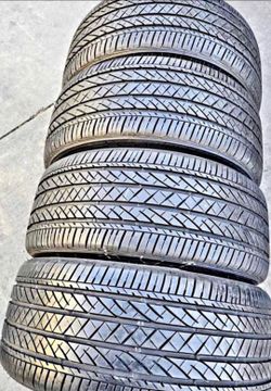 245 50 19 Bridgestone tires Con 80% de Vida Las 4