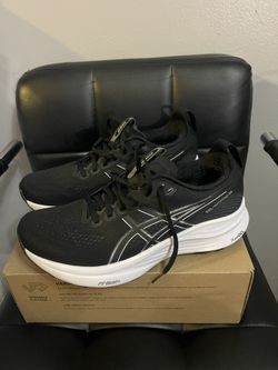 Asics Gel Kayano 32/ Size 9 Women’s/ 7.5 Men’s $85