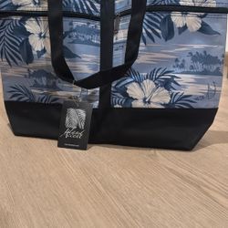 Island Accent Tote Bag