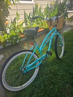 Beach Cruiser Bike w/helmet