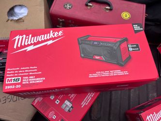 Milwaukee Bluetooth Jobsite Radio M18