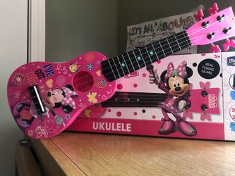 Minnie Mouse little guitar