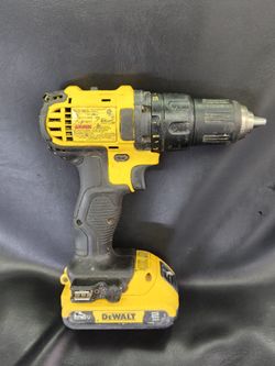 DEWALT DCD780 20V Compact Drill/Driver with 2ah battery