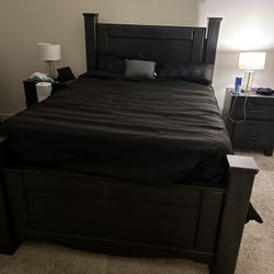 Queen Size Bed with 2 Night Stands and Dresser