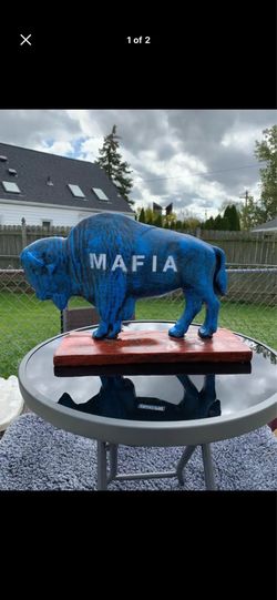 Bill’s mafia Buffalo statue