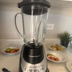 Hamilton Beach Blender with Glass Jar – Works Great