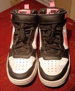 Girls Nikes 4.5Y