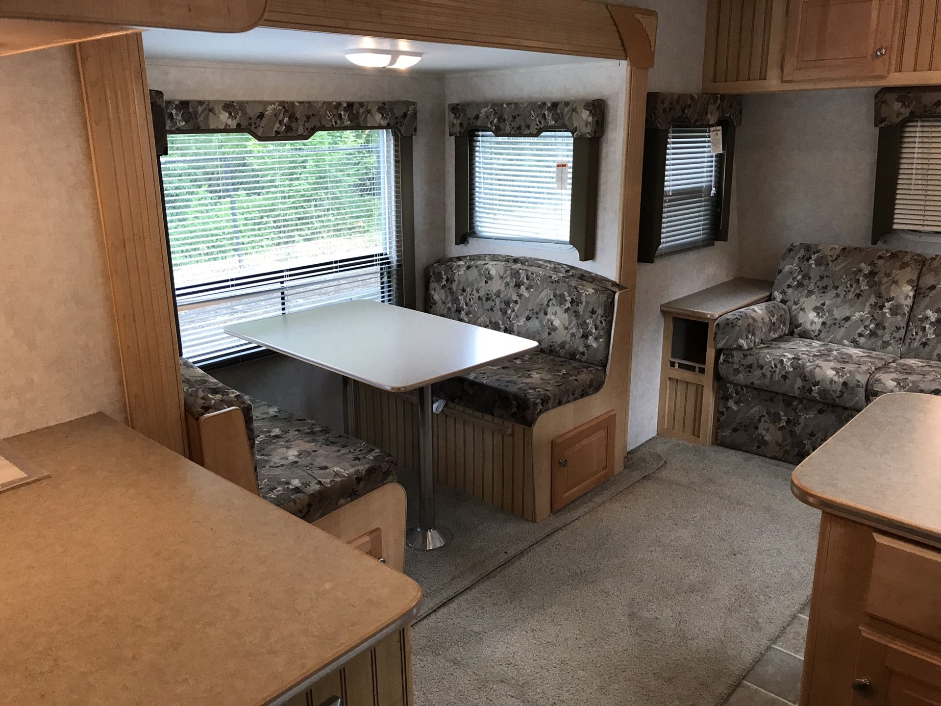 2004 Trail bay 27ft W/Slide Travel Trailer self contained for Sale in