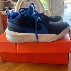 Nike Basketball Shoe Size 4 Youth