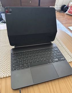 Ipad Pro 13” Apple Magic Keyboard Case