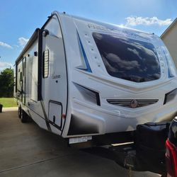2021 Coachman by forest river 320bhle