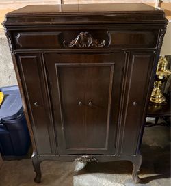 Victrola Talking Machine. VV8-12 Estate Item -Untested