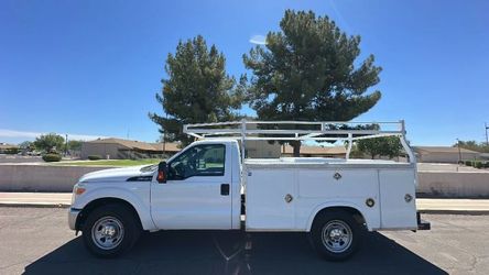 2016 Ford F350 Super Duty Regular Cab & Chassis