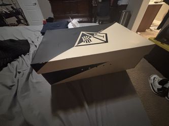 Kyrie 5 Low TB Promo ( Used Once )