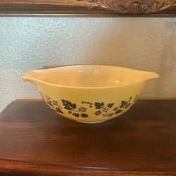 Vintage Pyrex Yellow Gooseberry Bowl