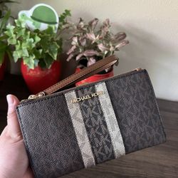 Michael Kors Double Zip Wallet 