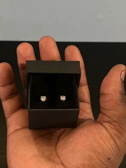 VVS1 GRA Certified 0.50CT Moissanite Unisex Stud Earrings 5mm Round 925 Sterling Silver