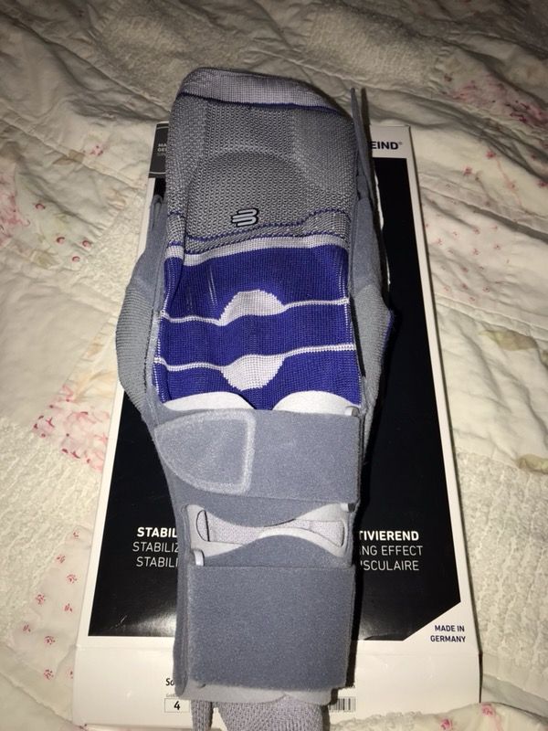 Bauerfeind Softec Genu new in box knee brace