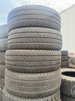 Vendo 265/70/R17 las 4 llantas por $190