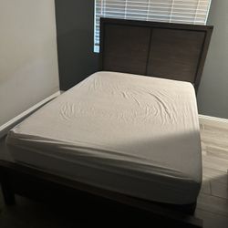 Both size bed wooden frame top-of-the-line