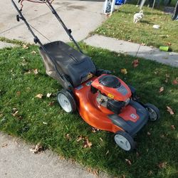 22" Husqvarna self Propelled Mulching Mower With A Rear Bag 