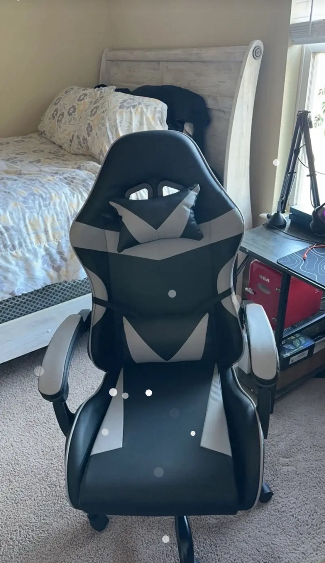 Ergonomic Gaming Chair with Adjustable Backrest and Foot Rest