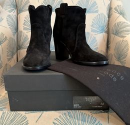 $1k+ Laurence Dacade Black Suede Boots / Booties BRAND NEW sz 36