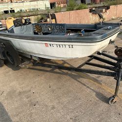 Boat Comes With Title And Trailer 