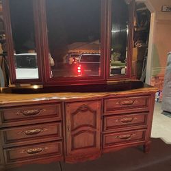 Beautiful Dresser With Mirror 