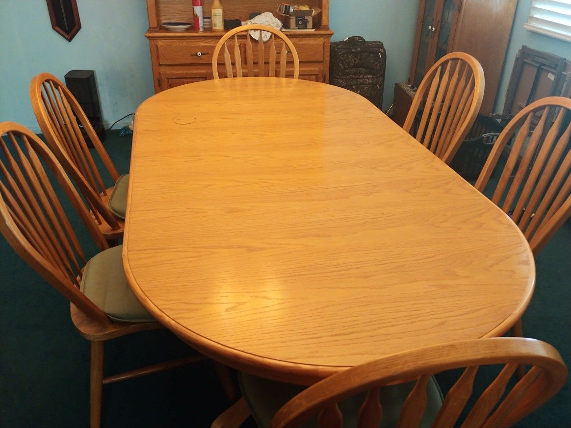 Honey Oak Dining Room Table w/ 6 Chairs