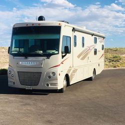 2017 Winnebago Sunstar 31 BE