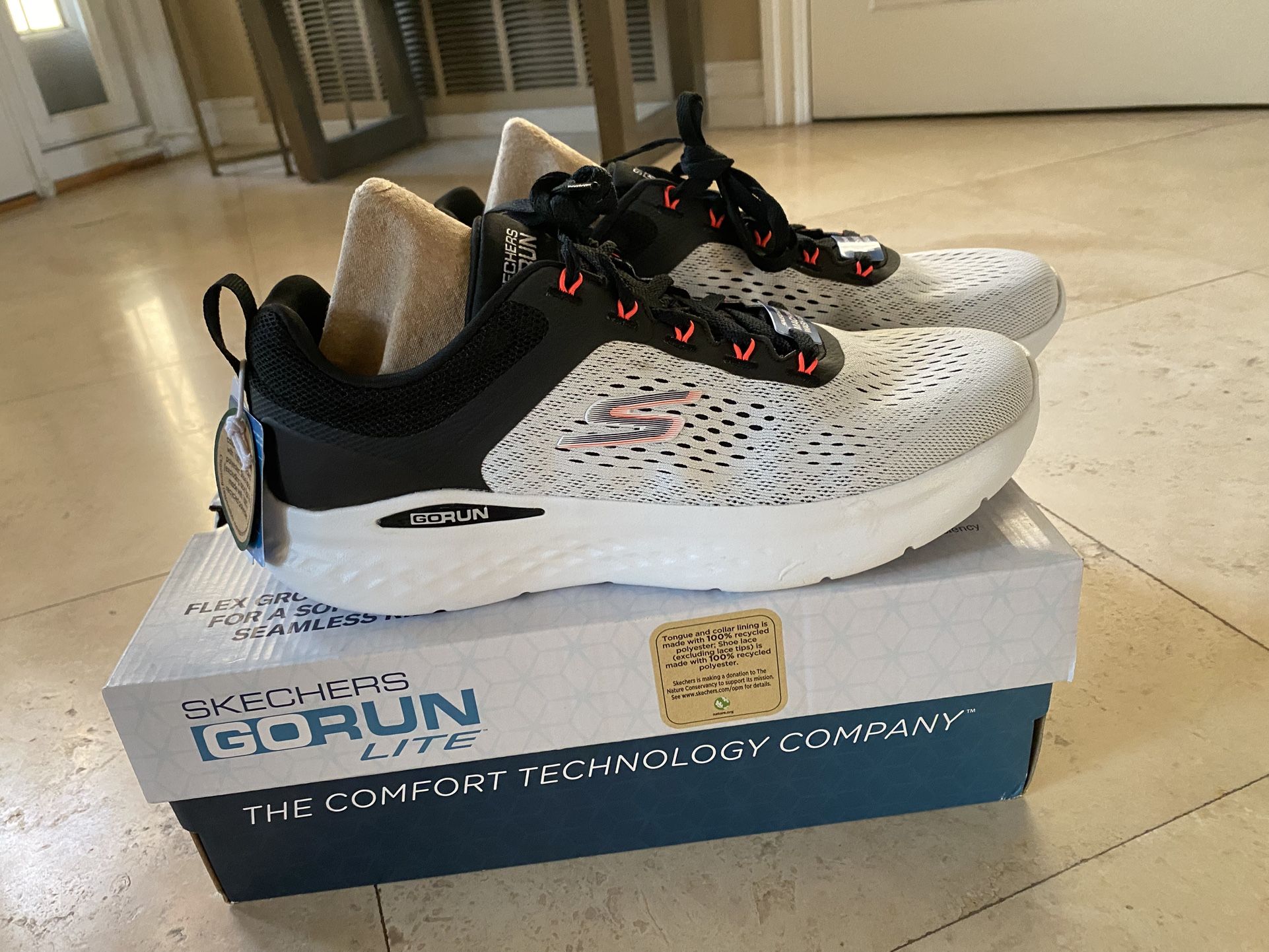 Skechers Men Go Run Sneaker, 8.5 (NEW)