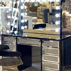 Glam Vanities With Connected Bluetooth And Speakers 