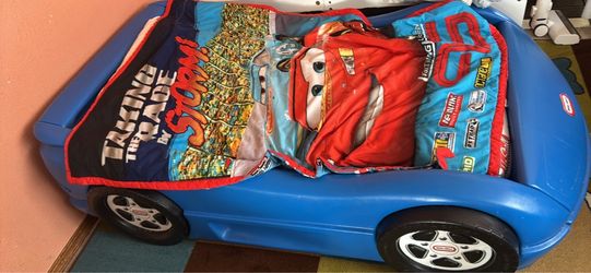 Toddler car bed